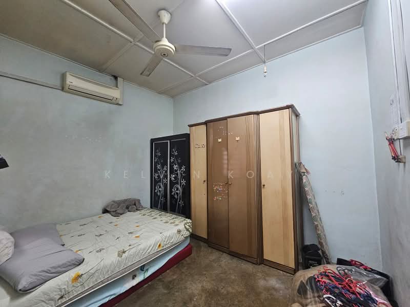 Rumah Teres 1 Tingkat untuk Dijual di Taman Puteri Wangsa (Ulu Tiram) - Kelvin Koay - Bedroom - PropertyGuru.com.my