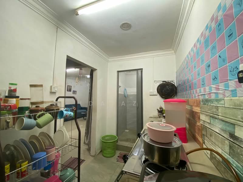 1-storey Terraced House for Sale in Senai (Johor) - Ida Aziz - Kitchen - PropertyGuru.com.my