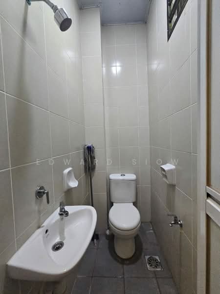 Semi-Detached House for Rent in Johor Bahru (Johor) - Edward Siow - Bathroom - PropertyGuru.com.my
