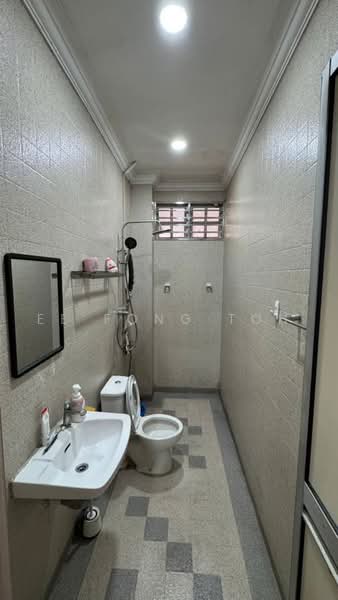 Semi-Detached House for Sale in Taman Perling (Perling) - Ee Fong Toh - Bathroom - PropertyGuru.com.my