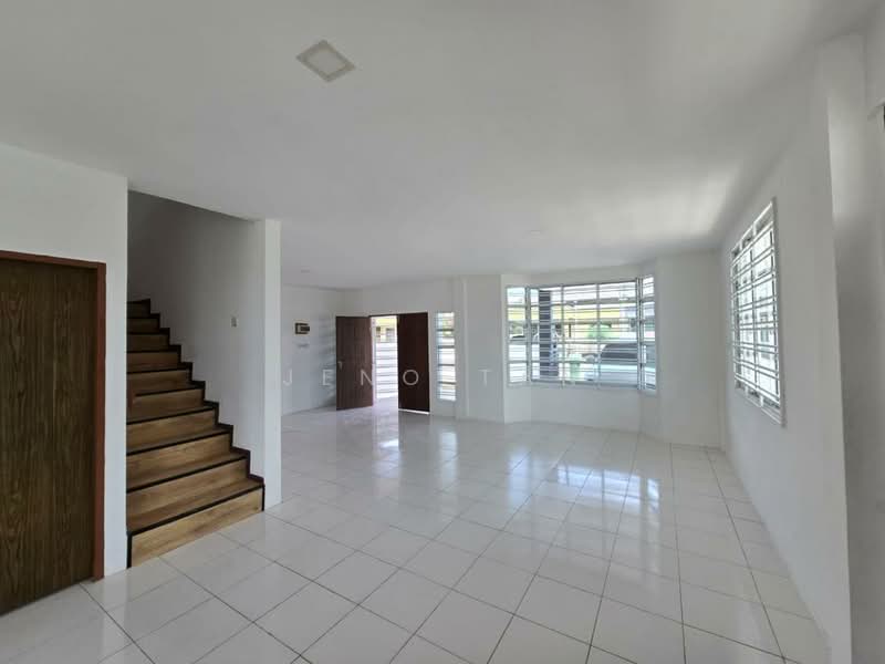 2-storey Terraced House for Rent in Kuching (Sarawak) - Jeno Tan - Living Room - PropertyGuru.com.my