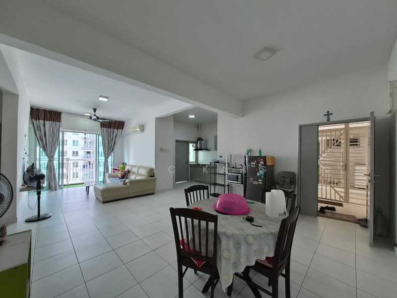Condominium for Sale at The Golden Triangle Condominium - Eric Kang - Living Room - PropertyGuru.com.my