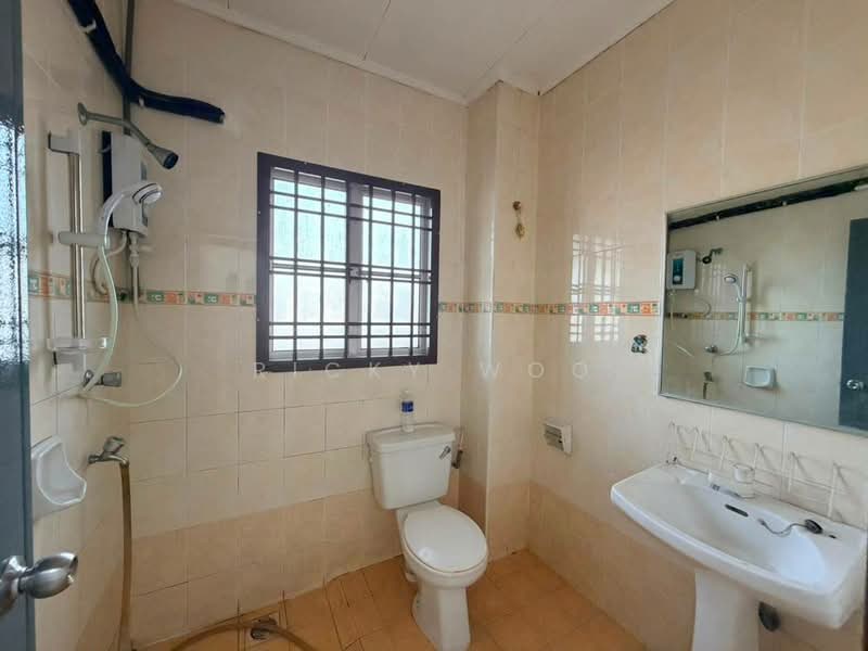 Rumah Teres untuk Dijual di Taman Mutiara Rini (Skudai) - Ricky Woo - Bathroom - PropertyGuru.com.my