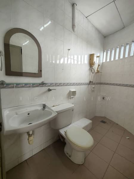 2-storey Terraced House for Sale in Damansara Jaya (Petaling Jaya) - Richard Liew - Bathroom - PropertyGuru.com.my
