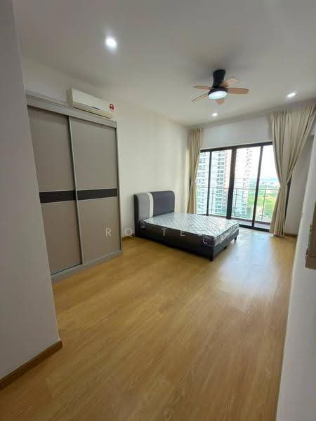 Condominium for Rent at Lovell @ Country Garden Danga Bay - RQ Tee - PropertyGuru.com.my