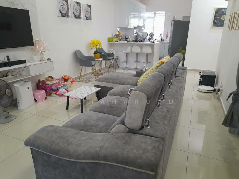 Rumah Berkembar untuk Disewa di Telok Panglima Garang (Selangor) - Jid Shaharuddin - Living Room - PropertyGuru.com.my