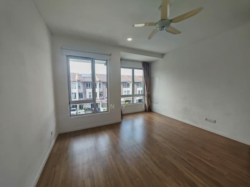 3-storey Terraced House for Sale in Bandar Tropicana Aman (Telok Panglima Garang) - Danny Lim - Living Room - PropertyGuru.com.my