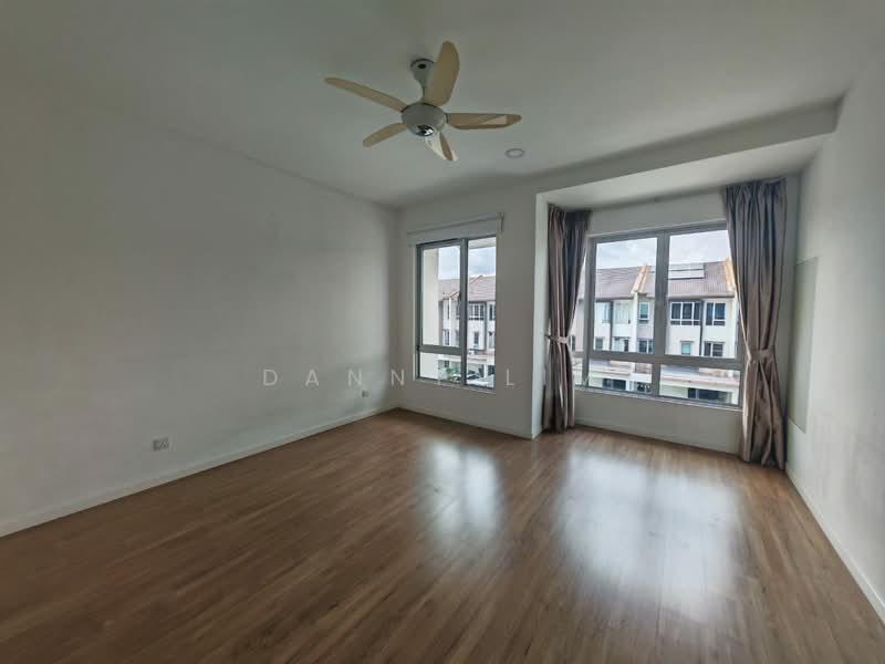 3-storey Terraced House for Sale in Bandar Tropicana Aman (Telok Panglima Garang) - Danny Lim - Living Room - PropertyGuru.com.my