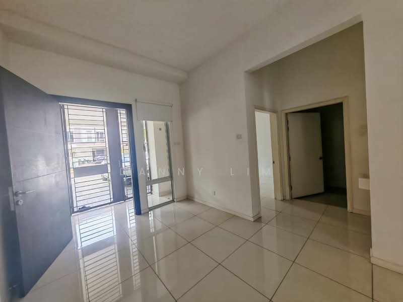 3-storey Terraced House for Sale in Bandar Tropicana Aman (Telok Panglima Garang) - Danny Lim - Living Room - PropertyGuru.com.my