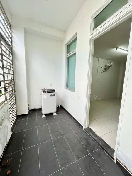 2-storey Terraced House for Sale in Taman Mount Austin (Tebrau) - Elynn Lam - Balcony - PropertyGuru.com.my
