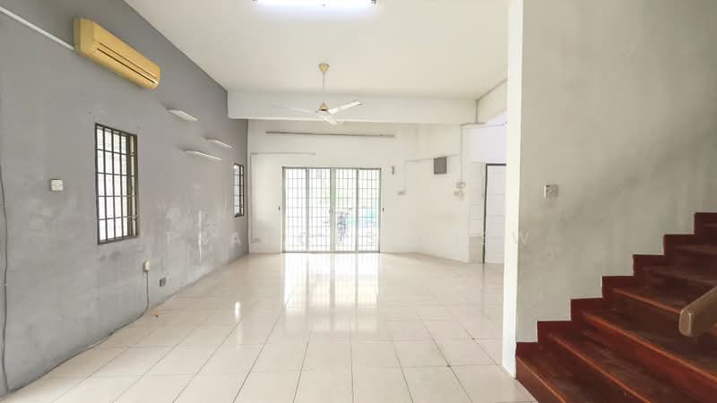 Semi-Detached House for Sale in Bandar Putra Permai (Seri Kembangan) - Frances Liew - Living Room - PropertyGuru.com.my