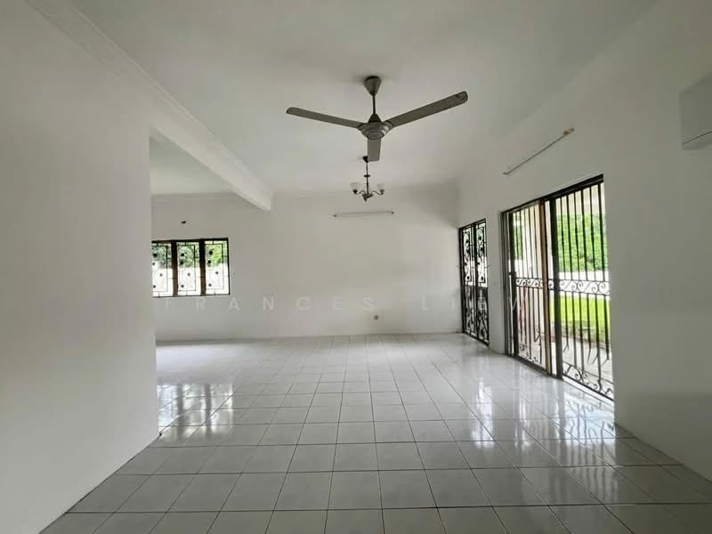 2-storey Terraced House for Sale in Bandar Putra Permai (Seri Kembangan) - Frances Liew - Living Room - PropertyGuru.com.my