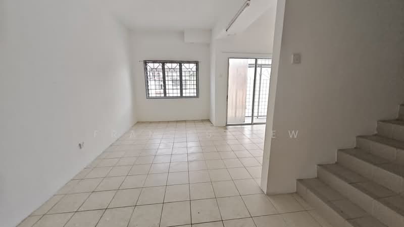 2.5-storey Terraced House for Sale in Bandar Putra Permai (Seri Kembangan) - Frances Liew - Living Room - PropertyGuru.com.my