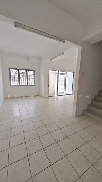 2.5-storey Terraced House for Sale in Bandar Putra Permai (Seri Kembangan) - Frances Liew - Living Room - PropertyGuru.com.my