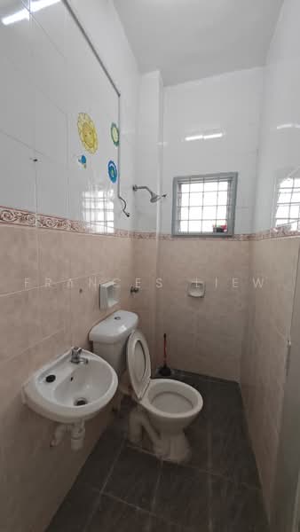 2.5-storey Terraced House for Sale in Bandar Putra Permai (Seri Kembangan) - Frances Liew - Bathroom - PropertyGuru.com.my