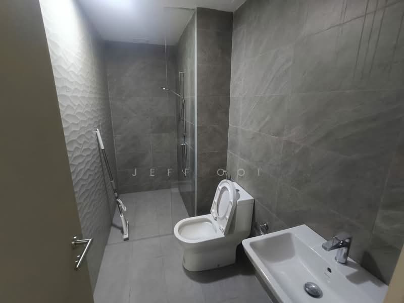 Servis Apartment untuk Disewa di Quinn Residence - Jeff Ooi - Bathroom - PropertyGuru.com.my