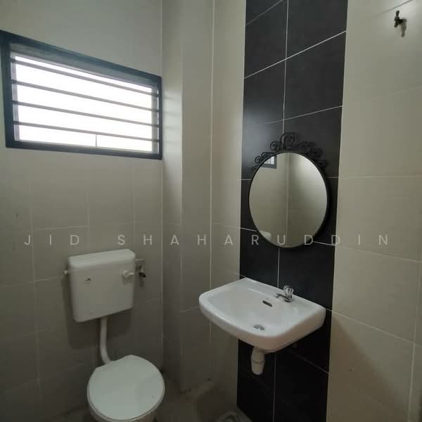 Rumah Teres 2-Tingkat untuk Disewa di Shah Alam (Selangor) - Jid Shaharuddin - Bathroom - PropertyGuru.com.my