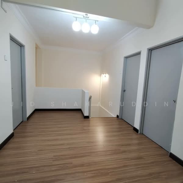 Rumah Teres 2-Tingkat untuk Disewa di Shah Alam (Selangor) - Jid Shaharuddin - Corridor - PropertyGuru.com.my