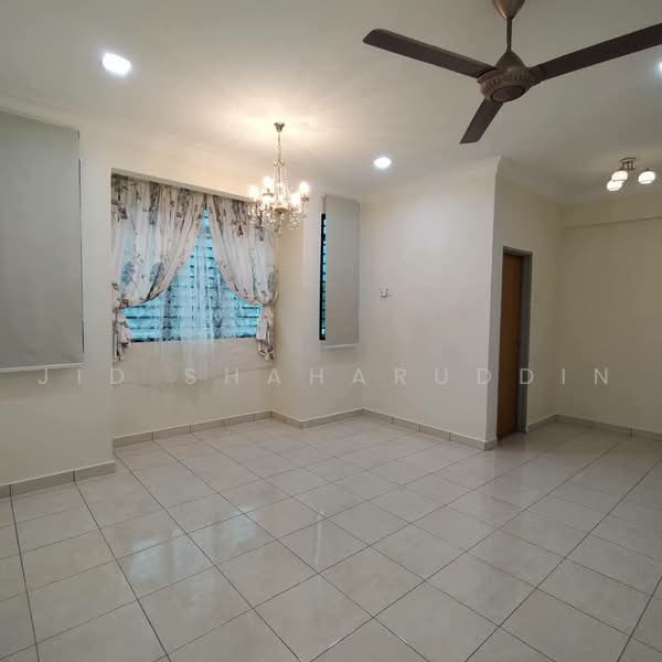 Rumah Teres 2-Tingkat untuk Disewa di Shah Alam (Selangor) - Jid Shaharuddin - Living Room - PropertyGuru.com.my