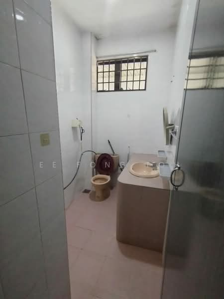Rumah Teres 2-Tingkat untuk Dijual di Taman Pelangi (Johor Bahru) - Ee Fong Toh - Bathroom - PropertyGuru.com.my
