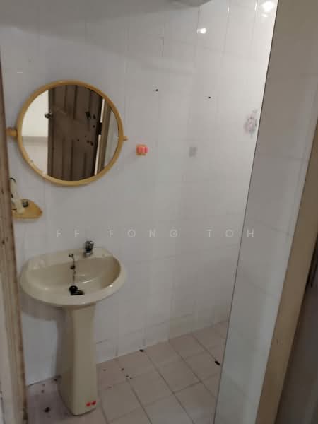 Rumah Teres 2-Tingkat untuk Dijual di Taman Pelangi (Johor Bahru) - Ee Fong Toh - Bathroom - PropertyGuru.com.my