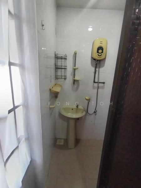Rumah Teres 2-Tingkat untuk Dijual di Taman Pelangi (Johor Bahru) - Ee Fong Toh - Bathroom - PropertyGuru.com.my