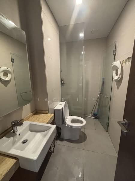 Servis Apartment untuk Disewa di Puteri Cove Residences - Jack Lee - Bathroom - PropertyGuru.com.my
