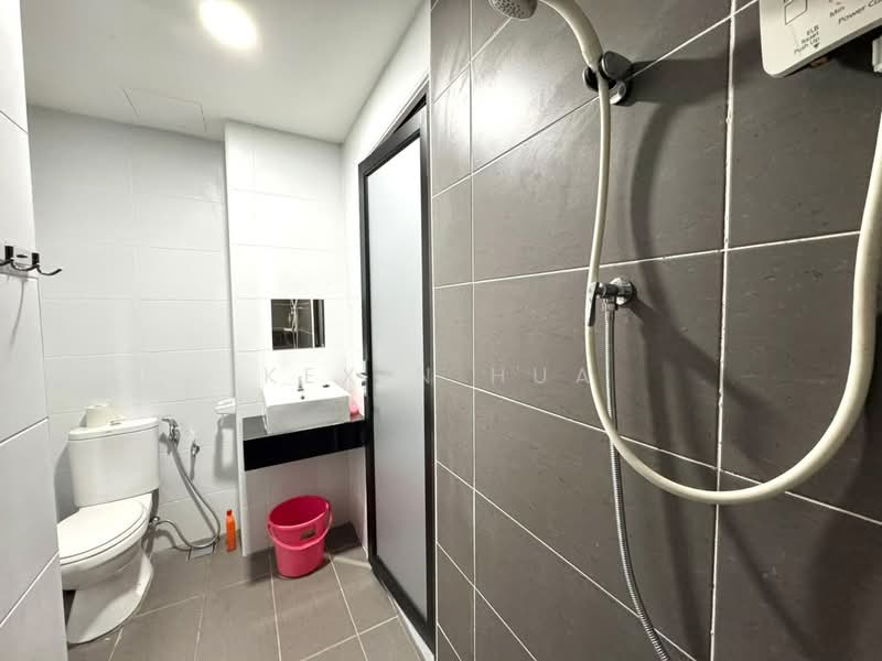 Kediaman Servis untuk Dijual di KSL Residence @ Daya - Kexin Hua - Bathroom - PropertyGuru.com.my