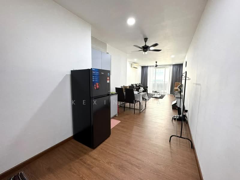 Kediaman Servis untuk Dijual di KSL Residence @ Daya - Kexin Hua - Living Room - PropertyGuru.com.my