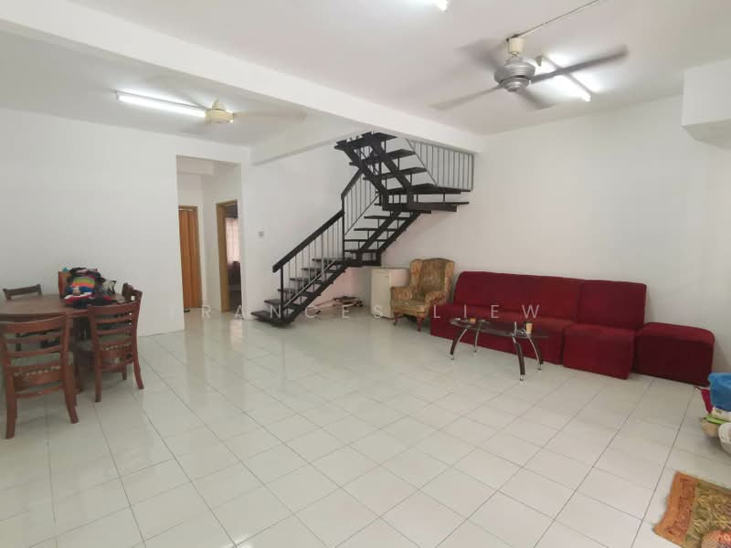 2-storey Terraced House for Sale in Taman Puncak Jalil (Seri Kembangan) - Frances Liew - Living Room - PropertyGuru.com.my