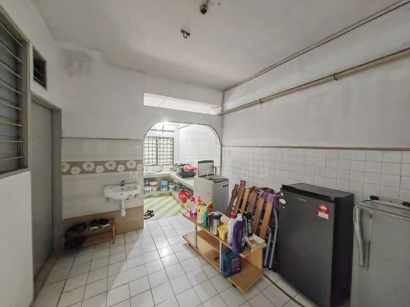 2-storey Terraced House for Sale in Seksyen 19 (Petaling Jaya) - Max Teoh - Kitchen - PropertyGuru.com.my