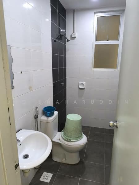 Servis Apartment untuk Disewa di Bsp Skypark - Jid Shaharuddin - Bathroom - PropertyGuru.com.my