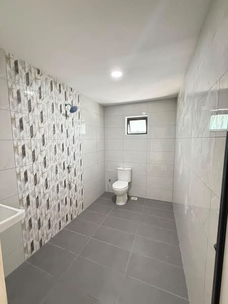 Semi-Detached House for Sale in Taman Air Biru (Pasir Gudang) - Daniel Yong - Bathroom - PropertyGuru.com.my