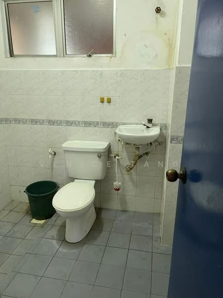 Apartment for Sale at D'Rich Executive Suites - Venice Tang - Bathroom - PropertyGuru.com.my
