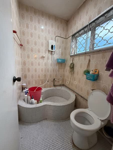 Semi-Detached House for Sale in Taman Iskandar (Johor Bahru) - Ben Foo - Bathroom - PropertyGuru.com.my