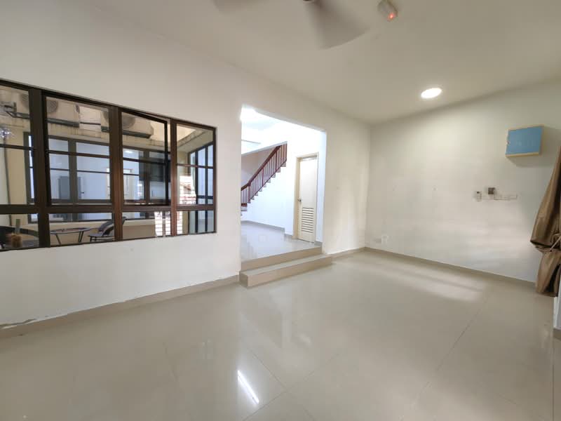 3-storey Terraced House for Sale in Jalil Sutera (Bukit Jalil) - Mak Oliver - Living Room - PropertyGuru.com.my