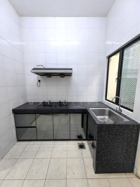 3-storey Terraced House for Sale in Jalil Sutera (Bukit Jalil) - Mak Oliver - Kitchen - PropertyGuru.com.my
