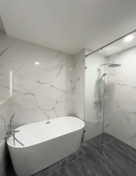 Kediaman Servis untuk Disewa di Core Residence @ TRX - Jin Yong Heng - Bathroom - PropertyGuru.com.my