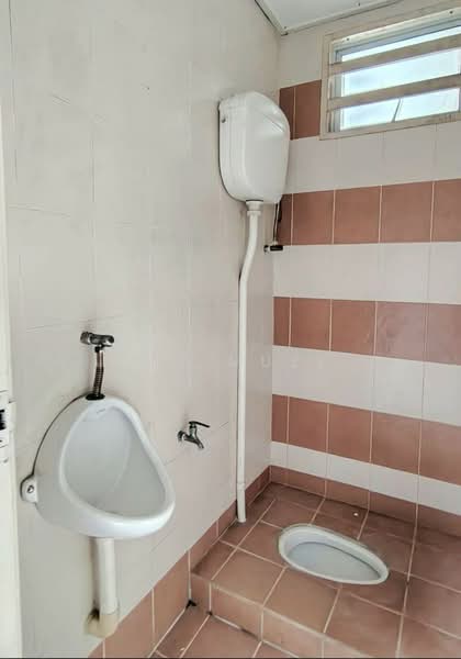 Shop / Office for Sale in Ipoh (Perak) - Lee Muzi - Bathroom - PropertyGuru.com.my
