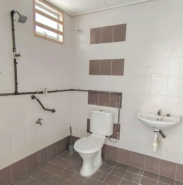 Shop / Office for Sale in Ipoh (Perak) - Lee Muzi - Bathroom - PropertyGuru.com.my