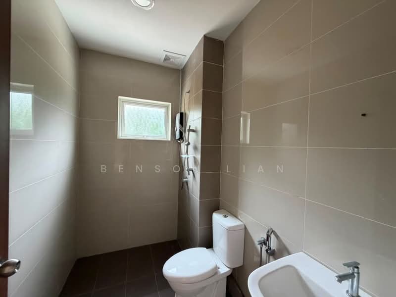 Semi-Detached House for Sale in Amverton Hills (Sungai Buloh) - Benson Lian - Bathroom - PropertyGuru.com.my