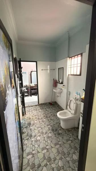 Rumah Teres 2-Tingkat untuk Dijual di Taman Putri Kulai (Kulai) - Kelvin Chee - Bathroom - PropertyGuru.com.my