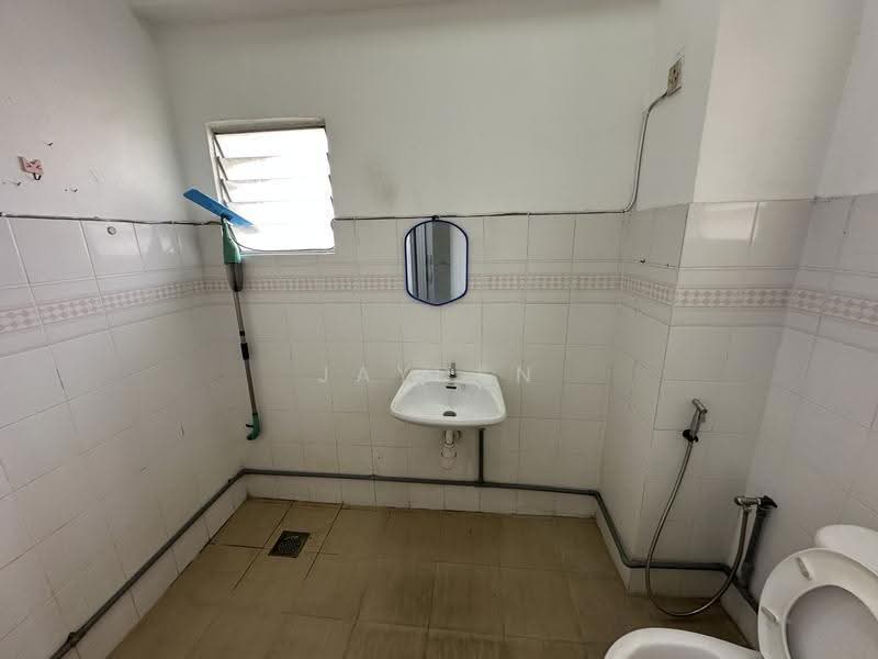 Kondominium untuk Disewa di Midah Ria Condominium - Jayden Chik - Bathroom - PropertyGuru.com.my