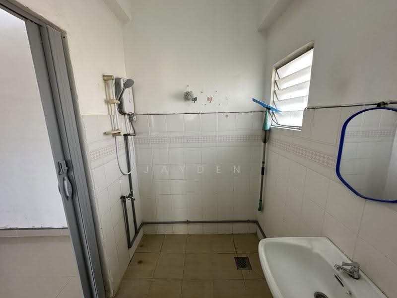 Kondominium untuk Disewa di Midah Ria Condominium - Jayden Chik - Bathroom - PropertyGuru.com.my