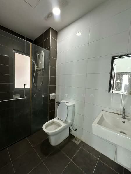 Semi-Detached House for Sale in Sutera Damansara (Damansara Damai) - Kam Tong - Bathroom - PropertyGuru.com.my