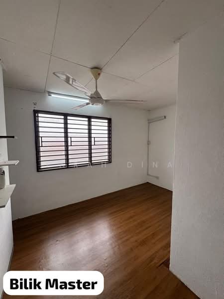 2-storey Terraced House for Sale in Bandar Baru Sungai Buloh (Sungai Buloh) - Farah Dina - Master Bedroom - PropertyGuru.com.my