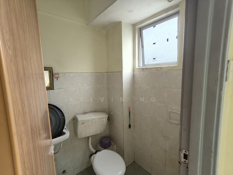 Apartment for Sale at Pangsapuri Lestari - Kelvin Ng - Bathroom - PropertyGuru.com.my