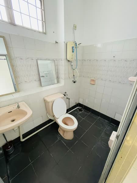 2-storey Terraced House for Rent in Usj 16 (Subang Jaya) - Mak Hon Kean - Bathroom - PropertyGuru.com.my