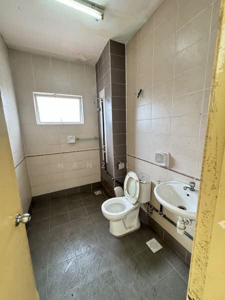 2.5-storey Terraced House for Rent in Seri Kembangan (Selangor) - Hanz Low - Bathroom - PropertyGuru.com.my