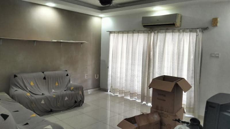 2-storey Terraced House for Sale in Taman Bunga Negara (Shah Alam) - Eu Gin - Living Room - PropertyGuru.com.my